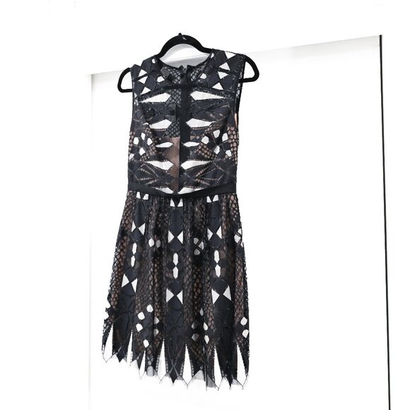 BCBGMaxAzria Size 4 Kailey Sleeveless A-Line Dress in Black Lace Handkerchief - Picture 2 of 10